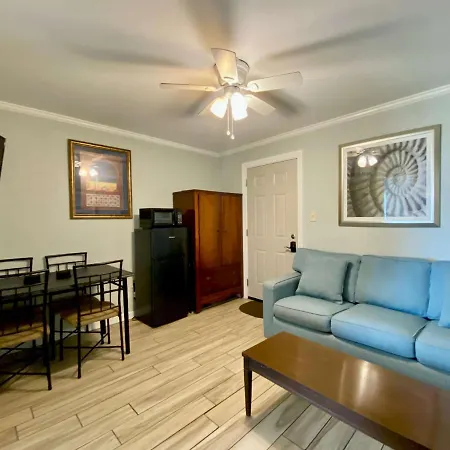 Beachview 216 By Albvr - Studio In The Heart Of It All, Just Steps To The Beach And Hangout!