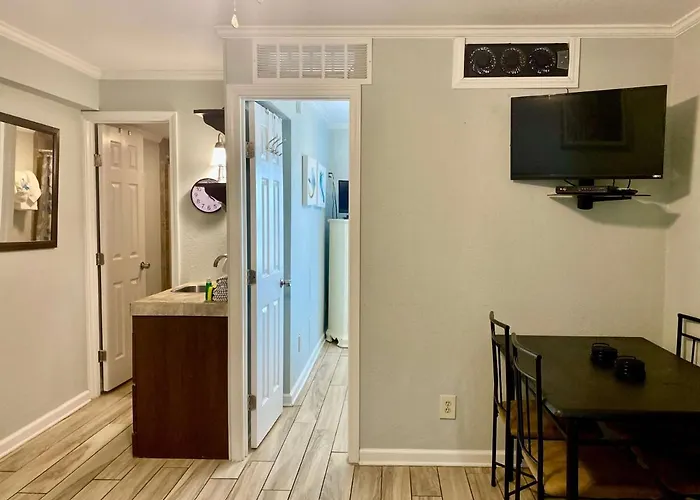 Beachview 216 By Albvr - In The Heart Of It All, Just Steps To The And Hangout! Holiday home Gulf Shores